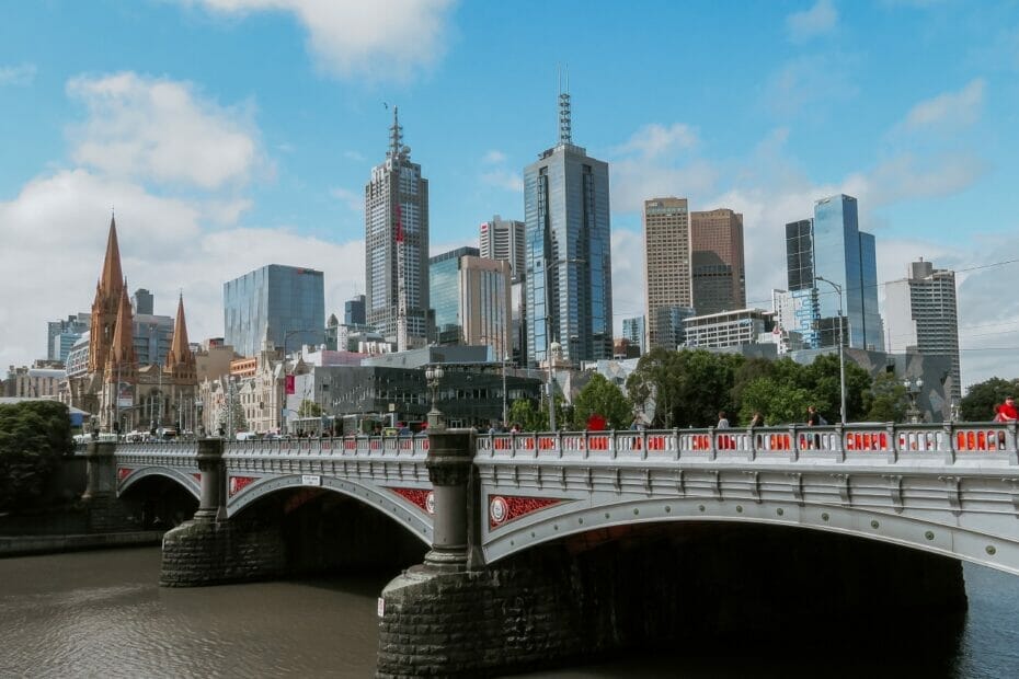International Melbourne undergraduate scholarships