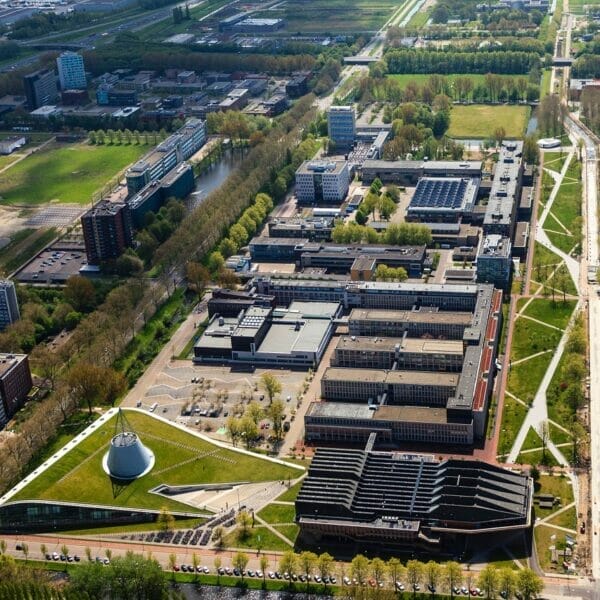 Justus & Louise van Effen Excellence Scholarships