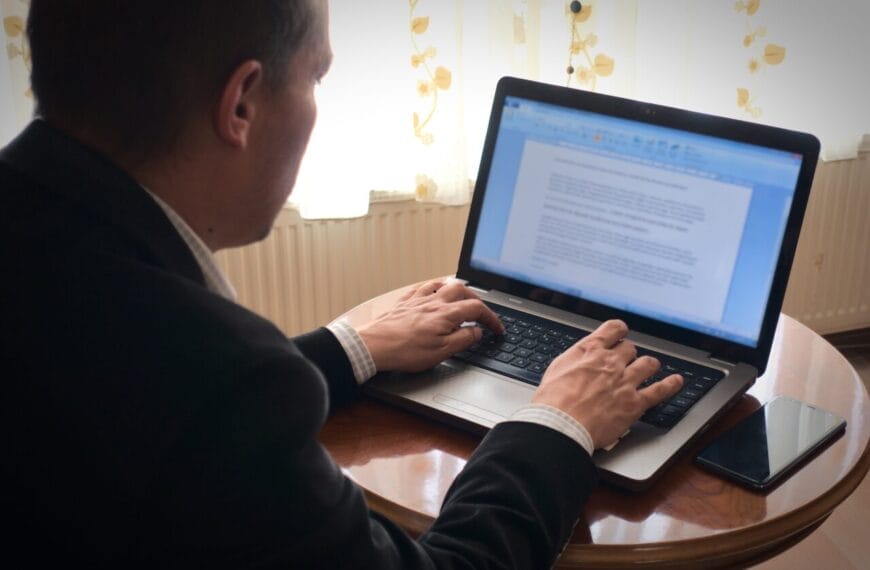 scholarship essay prompts
