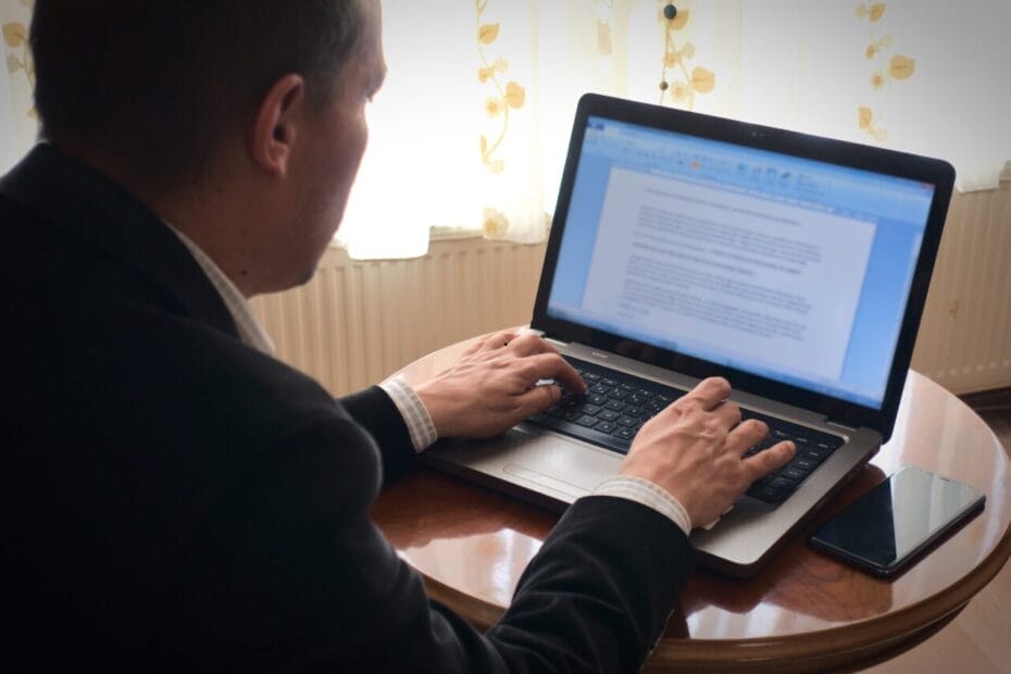 scholarship essay prompts