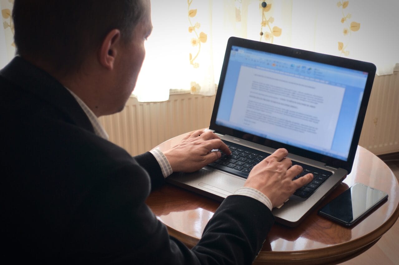 scholarship essay prompts